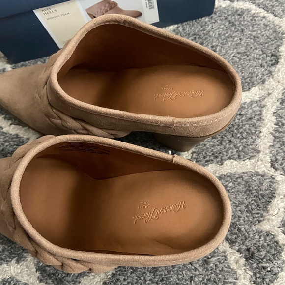 Universal thread target Avis bootie heels size 7.5 - Picture 4 of 7